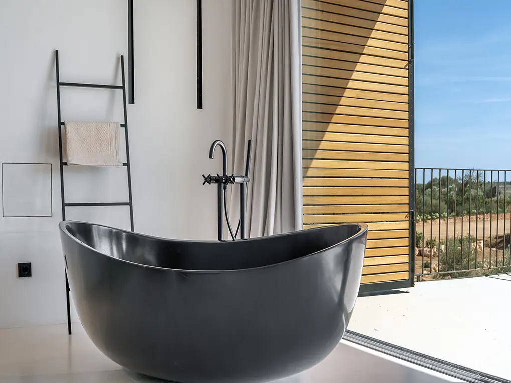 Freestanding black bathtub