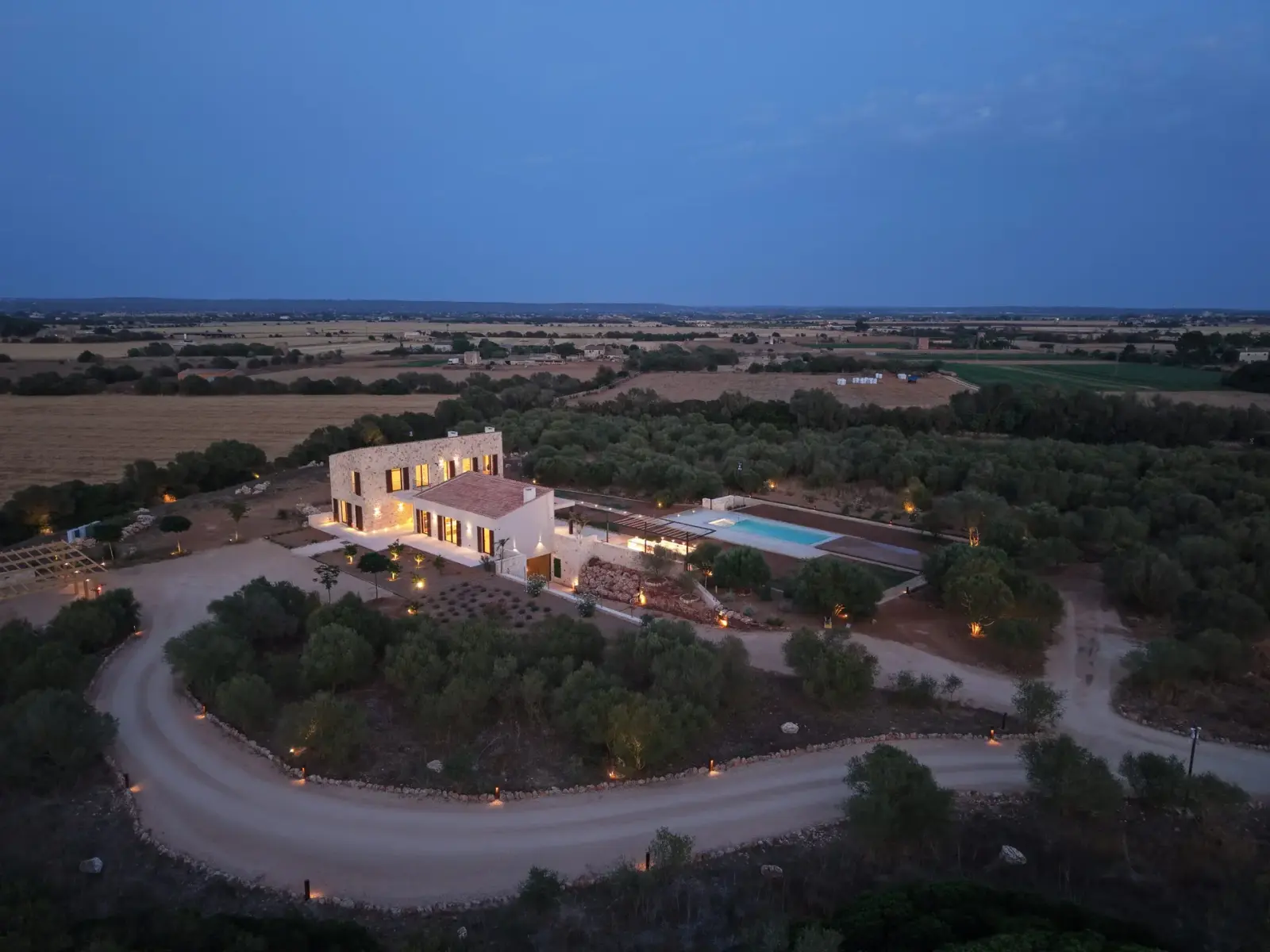 The finca in the landscape